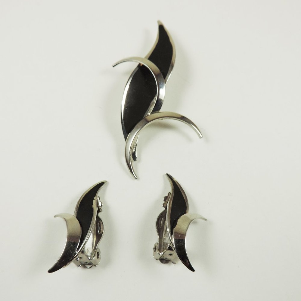 Vintage | Silver Tone Brooch and Earring set
